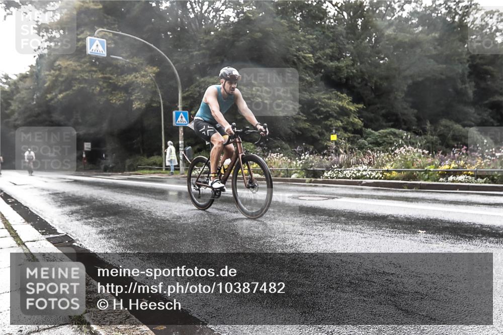 13.09.2026 - Stadtparktriathlon H.Heesch http://msf.ph/oto/10387482 13.09.2026 12:15:11 Radfahren 884, 983, 1054 meine-sportfotos.de