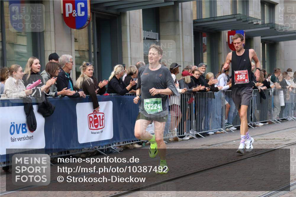 13.09.2026 - 21. swb-Marathon Bremen Strokosch-Dieckow http://msf.ph/oto/10387492 13.09.2026 12:56:20 Ziel 901, 1212, 1288, 4936, 13224, 250, 6630 meine-sportfotos.de