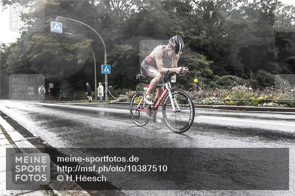 13.09.2026 - Stadtparktriathlon H.Heesch http://msf.ph/oto/10387510 13.09.2026 12:15:34 Radfahren 832, 966, 1011 meine-sportfotos.de