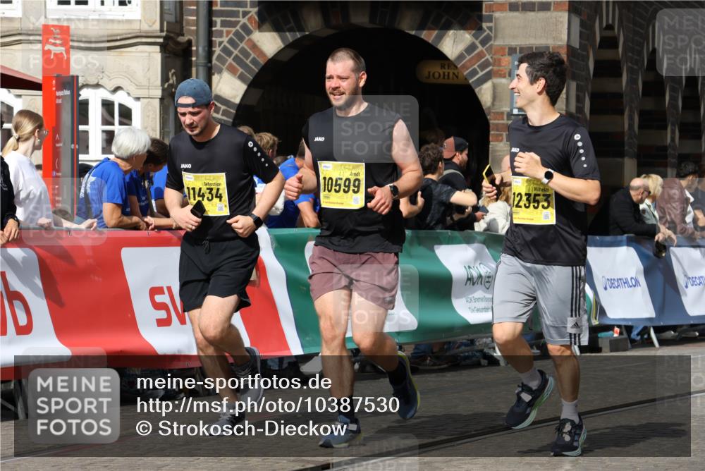 13.09.2026 - 21. swb-Marathon Bremen Strokosch-Dieckow http://msf.ph/oto/10387530 13.09.2026 11:09:01 Ziel 10229, 10399, 10469, 10609, 11065, 11358, 11421, 11678, 11710, 11718, 11834, 12162, 12256, 12516, 12517, 10314, 10321, 10570, 10630, 10686, 10983, 11091, 11138, 11304, 11578, 11764, 11987, 12155, 12192, 12337, 12554 meine-sportfotos.de