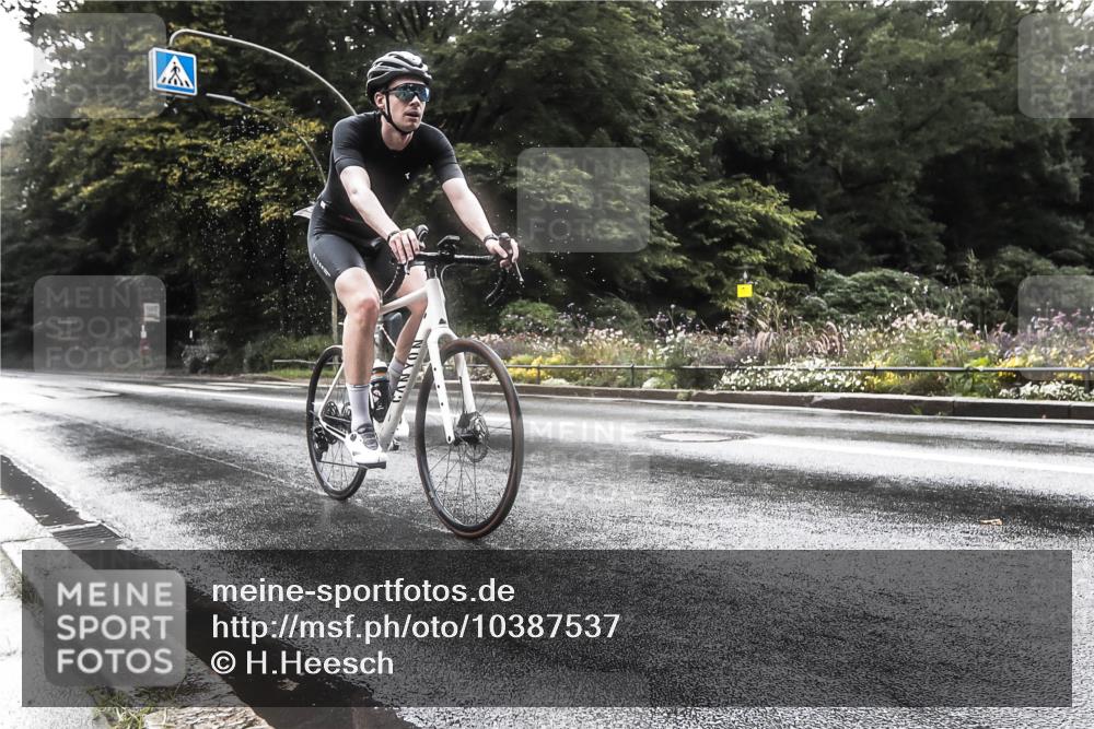 13.09.2026 - Stadtparktriathlon H.Heesch http://msf.ph/oto/10387537 13.09.2026 12:16:11 Radfahren 969, 997 meine-sportfotos.de