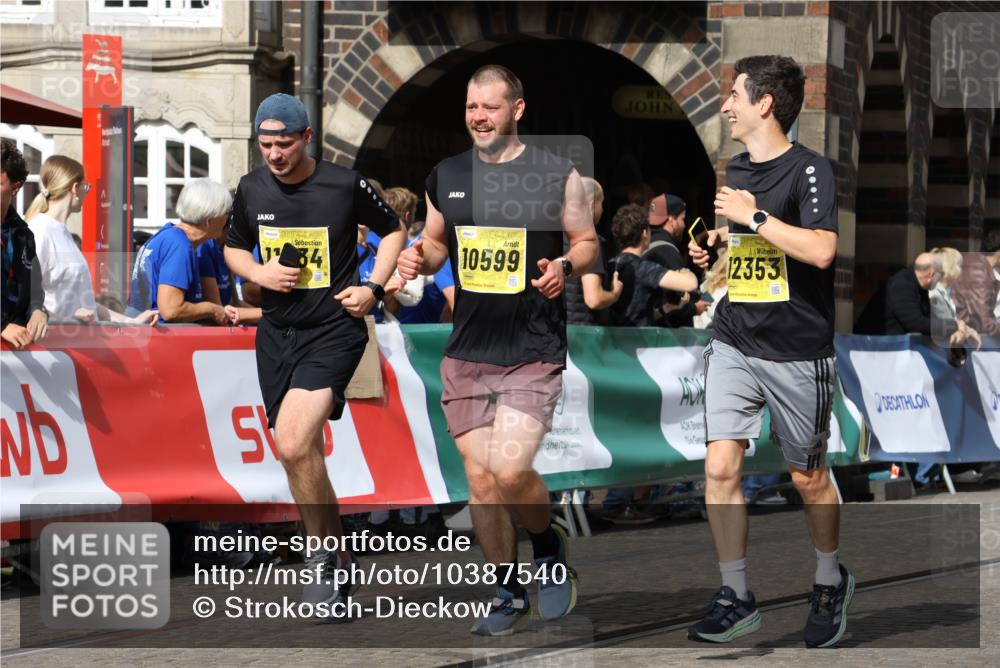 13.09.2026 - 21. swb-Marathon Bremen Strokosch-Dieckow http://msf.ph/oto/10387540 13.09.2026 11:09:01 Ziel 10229, 10399, 10469, 10609, 11065, 11358, 11421, 11678, 11710, 11718, 11834, 12162, 12256, 12516, 12517, 10314, 10321, 10570, 10630, 10686, 10983, 11091, 11138, 11304, 11578, 11764, 11987, 12155, 12192, 12337, 12554 meine-sportfotos.de