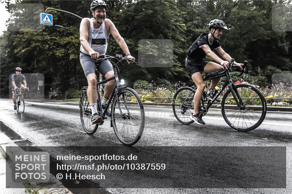 13.09.2026 - Stadtparktriathlon H.Heesch http://msf.ph/oto/10387559 13.09.2026 12:16:29 Radfahren 878, 1031, 1052 meine-sportfotos.de