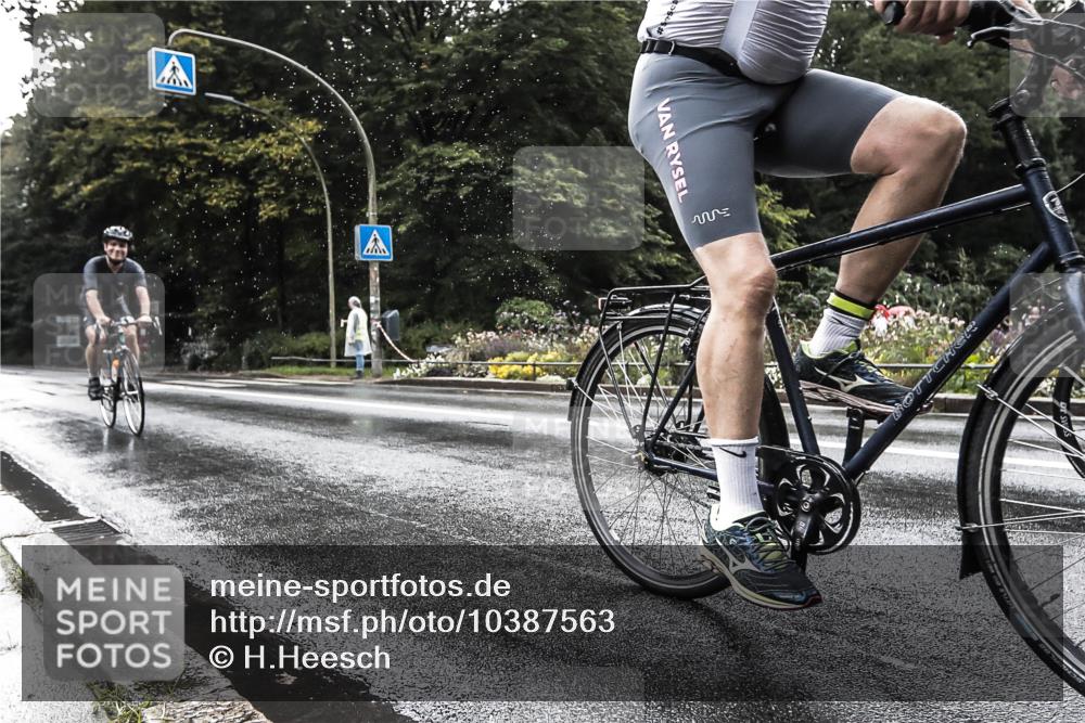 13.09.2026 - Stadtparktriathlon H.Heesch http://msf.ph/oto/10387563 13.09.2026 12:16:29 Radfahren 878, 1031, 1052 meine-sportfotos.de