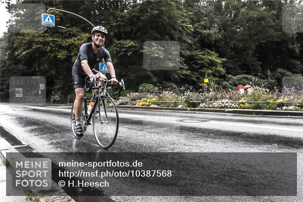 13.09.2026 - Stadtparktriathlon H.Heesch http://msf.ph/oto/10387568 13.09.2026 12:16:30 Radfahren 878, 1031, 1052 meine-sportfotos.de