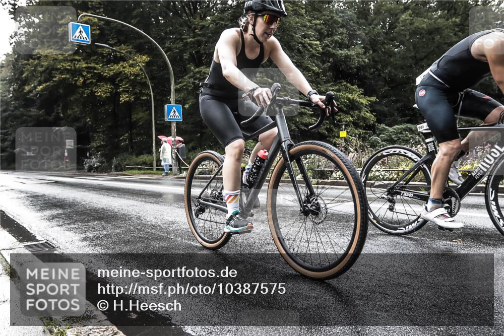 13.09.2026 - Stadtparktriathlon H.Heesch http://msf.ph/oto/10387575 13.09.2026 12:16:49 Radfahren 990, 1001, 1139 meine-sportfotos.de