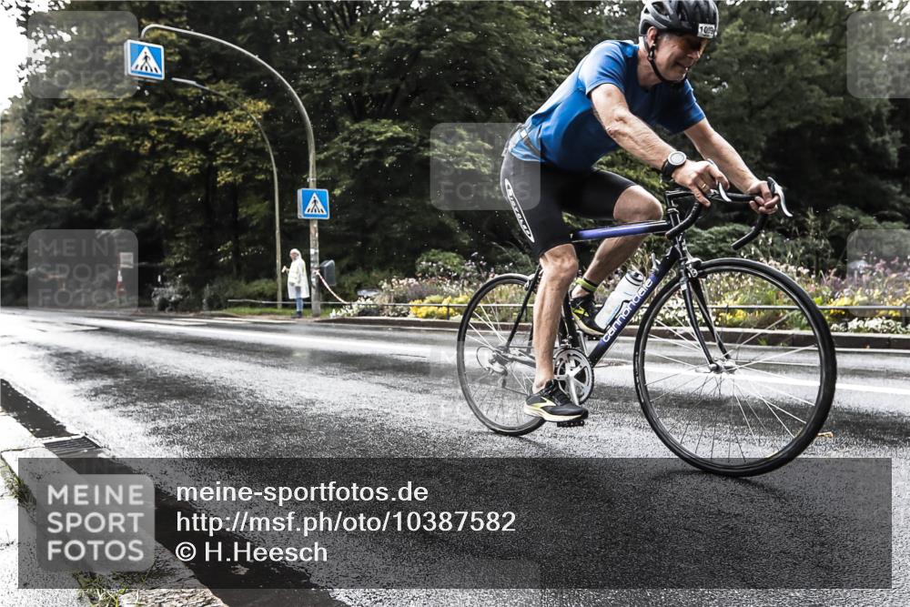 13.09.2026 - Stadtparktriathlon H.Heesch http://msf.ph/oto/10387582 13.09.2026 12:17:07 Radfahren 1039 meine-sportfotos.de