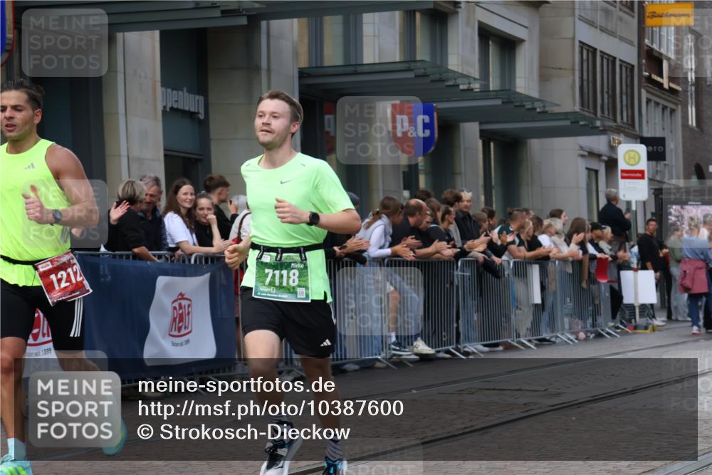 13.09.2026 - 21. swb-Marathon Bremen Strokosch-Dieckow http://msf.ph/oto/10387600 13.09.2026 12:56:41 Ziel 365, 573, 3368, 6201, 7118, 7671, 901, 1212, 1288, 4936, 13224 meine-sportfotos.de