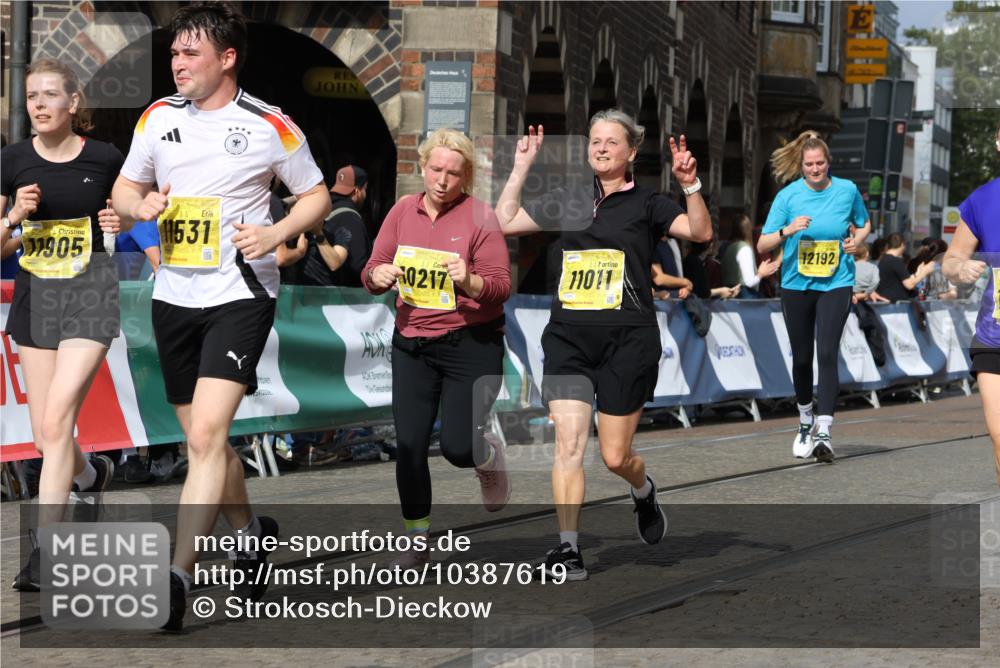 13.09.2026 - 21. swb-Marathon Bremen Strokosch-Dieckow http://msf.ph/oto/10387619 13.09.2026 11:09:09 Ziel 10217, 10399, 10469, 10599, 10609, 11053, 11074, 11358, 11421, 11434, 11710, 11718, 11812, 11834, 12256, 12353, 12438, 12517, 10314, 10556, 10664, 10686, 10694, 10769, 10823, 10983, 11764, 11882, 11883, 11914, 11915, 11987, 11995, 12155, 12322, 12491, 13607 meine-sportfotos.de