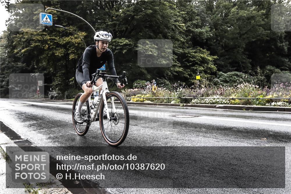 13.09.2026 - Stadtparktriathlon H.Heesch http://msf.ph/oto/10387620 13.09.2026 12:17:33 Radfahren 1030, 1043, 1150 meine-sportfotos.de