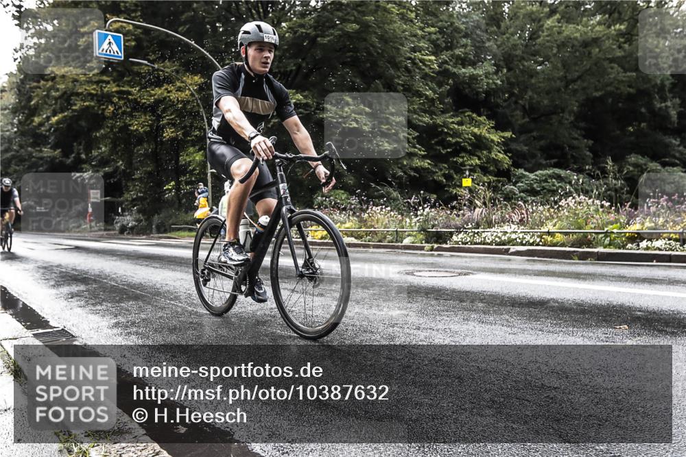 13.09.2026 - Stadtparktriathlon H.Heesch http://msf.ph/oto/10387632 13.09.2026 12:17:44 Radfahren 841, 1016, 1124 meine-sportfotos.de