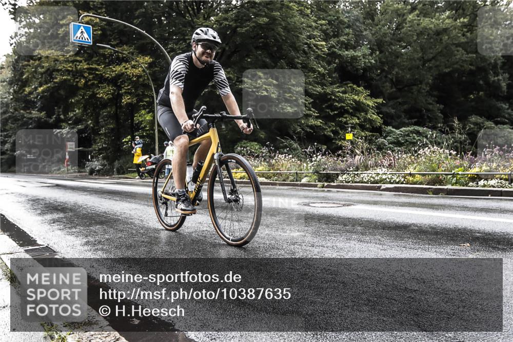 13.09.2026 - Stadtparktriathlon H.Heesch http://msf.ph/oto/10387635 13.09.2026 12:17:45 Radfahren 841, 1016, 1124 meine-sportfotos.de
