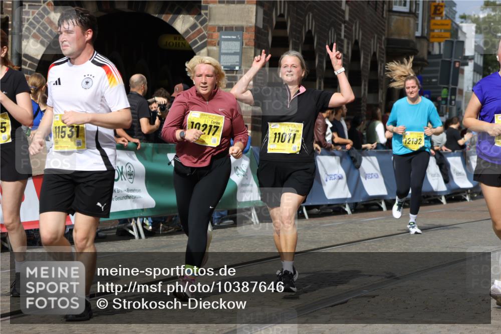 13.09.2026 - 21. swb-Marathon Bremen Strokosch-Dieckow http://msf.ph/oto/10387646 13.09.2026 11:09:09 Ziel 10217, 10399, 10469, 10599, 10609, 11053, 11074, 11358, 11421, 11434, 11710, 11718, 11812, 11834, 12256, 12353, 12438, 12517, 10314, 10556, 10664, 10686, 10694, 10769, 10823, 10983, 11764, 11882, 11883, 11914, 11915, 11987, 11995, 12155, 12322, 12491, 13607 meine-sportfotos.de