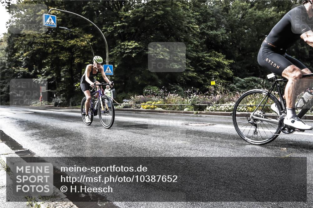 13.09.2026 - Stadtparktriathlon H.Heesch http://msf.ph/oto/10387652 13.09.2026 12:18:12 Radfahren 928, 1036, 1073 meine-sportfotos.de