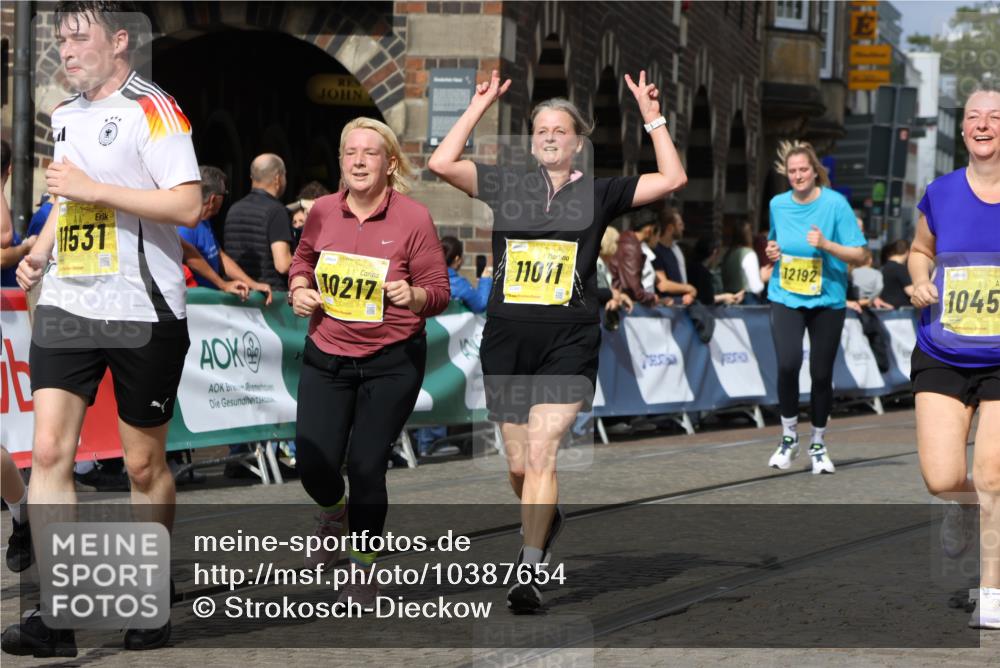 13.09.2026 - 21. swb-Marathon Bremen Strokosch-Dieckow http://msf.ph/oto/10387654 13.09.2026 11:09:10 Ziel 10217, 10399, 10455, 10469, 10599, 10609, 11053, 11074, 11358, 11421, 11434, 11531, 11710, 11718, 11812, 11905, 12256, 12353, 12438, 12517, 10314, 10556, 10664, 10686, 10694, 10769, 10823, 10981, 10983, 11225, 11764, 11882, 11883, 11914, 11915, 11987, 11995, 12322, 12491, 13607 meine-sportfotos.de
