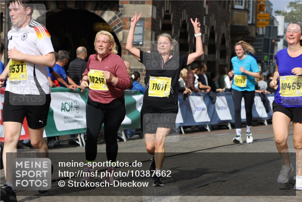 13.09.2026 - 21. swb-Marathon Bremen Strokosch-Dieckow http://msf.ph/oto/10387662 13.09.2026 11:09:10 Ziel 10217, 10399, 10455, 10469, 10599, 10609, 11053, 11074, 11358, 11421, 11434, 11531, 11710, 11718, 11812, 11905, 12256, 12353, 12438, 12517, 10314, 10556, 10664, 10686, 10694, 10769, 10823, 10981, 10983, 11225, 11764, 11882, 11883, 11914, 11915, 11987, 11995, 12322, 12491, 13607 meine-sportfotos.de