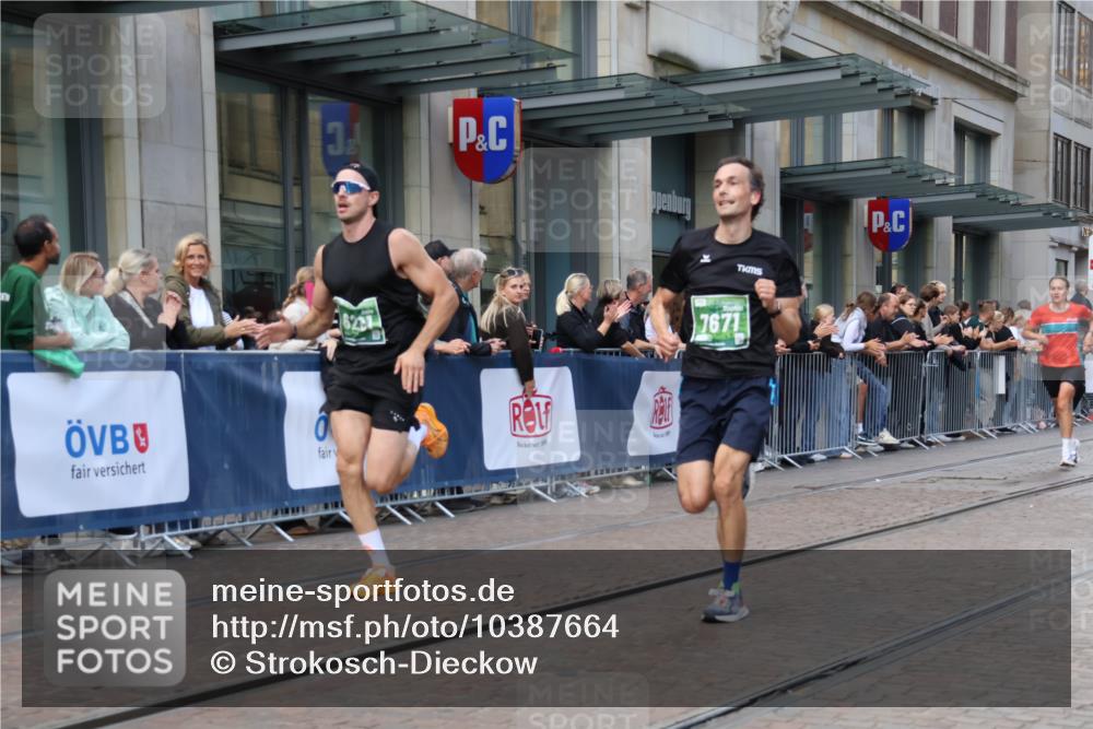 13.09.2026 - 21. swb-Marathon Bremen Strokosch-Dieckow http://msf.ph/oto/10387664 13.09.2026 12:56:46 Ziel 365, 573, 850, 3368, 5912, 6201, 7118, 7671, 901, 1212, 1288, 4936, 13224 meine-sportfotos.de