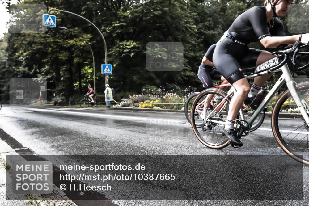 13.09.2026 - Stadtparktriathlon H.Heesch http://msf.ph/oto/10387665 13.09.2026 12:18:17 Radfahren 928, 981, 1089 meine-sportfotos.de