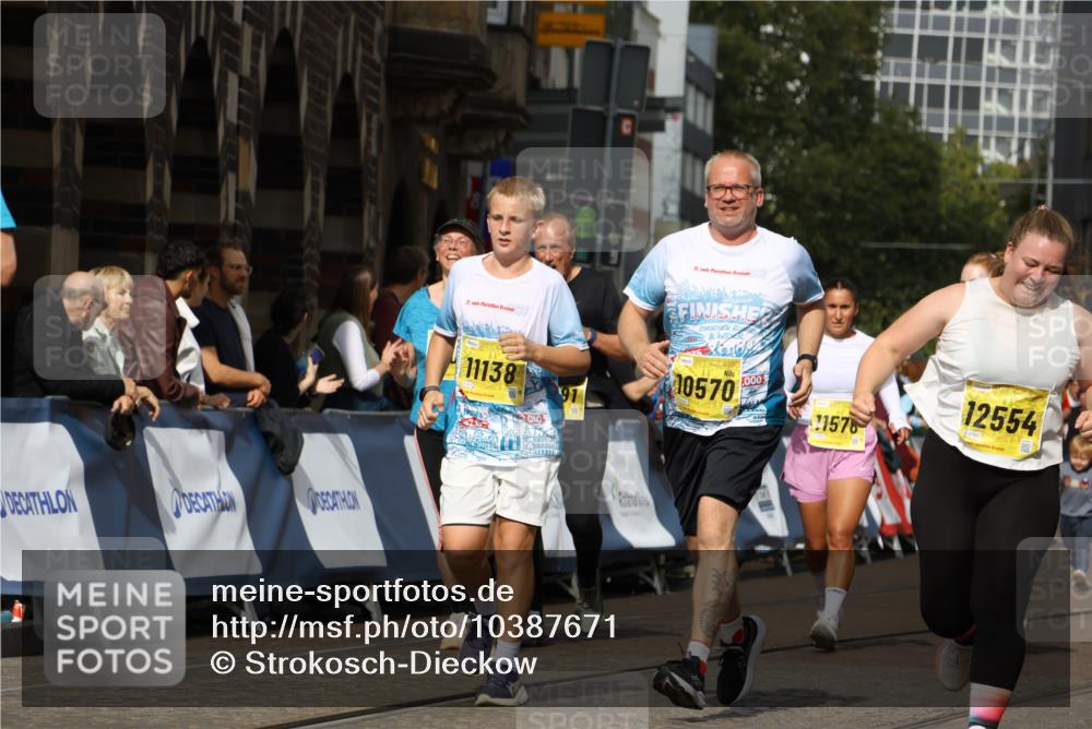 13.09.2026 - 21. swb-Marathon Bremen Strokosch-Dieckow http://msf.ph/oto/10387671 13.09.2026 11:09:12 Ziel 10217, 10399, 10455, 10469, 10599, 11011, 11053, 11074, 11358, 11421, 11434, 11531, 11710, 11718, 11812, 11905, 12256, 12353, 12438, 12517, 10314, 10556, 10664, 10686, 10694, 10769, 10823, 10981, 10983, 11225, 11764, 11882, 11883, 11914, 11915, 11995, 12322, 12491, 13607 meine-sportfotos.de