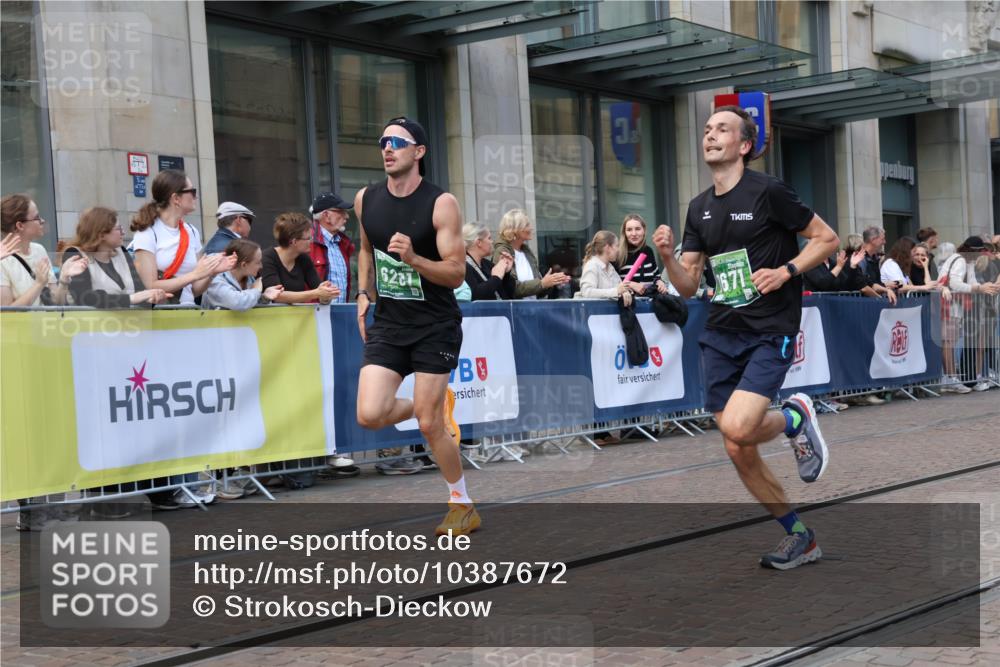 13.09.2026 - 21. swb-Marathon Bremen Strokosch-Dieckow http://msf.ph/oto/10387672 13.09.2026 12:56:46 Ziel 365, 573, 850, 3368, 5912, 6201, 7118, 7671, 901, 1212, 1288, 4936, 13224 meine-sportfotos.de