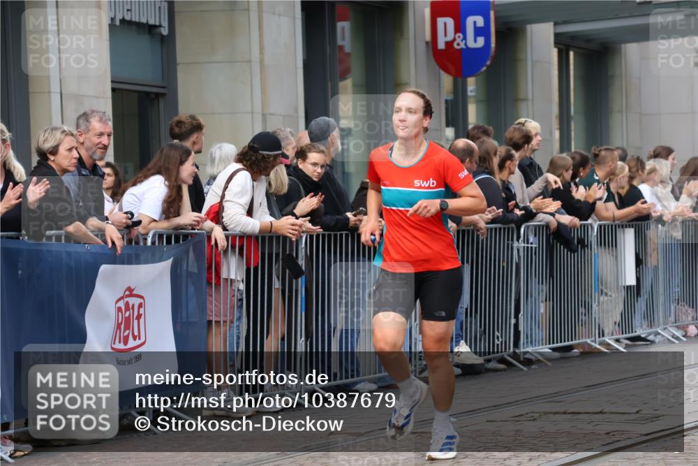 13.09.2026 - 21. swb-Marathon Bremen Strokosch-Dieckow http://msf.ph/oto/10387679 13.09.2026 12:56:47 Ziel 365, 573, 850, 3368, 5912, 6201, 7118, 7671, 901, 1212, 1288, 4936, 13224 meine-sportfotos.de
