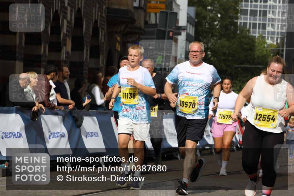 13.09.2026 - 21. swb-Marathon Bremen Strokosch-Dieckow http://msf.ph/oto/10387680 13.09.2026 11:09:12 Ziel 10217, 10399, 10455, 10469, 10599, 11011, 11053, 11074, 11358, 11421, 11434, 11531, 11710, 11718, 11812, 11905, 12256, 12353, 12438, 12517, 10314, 10556, 10664, 10686, 10694, 10769, 10823, 10981, 10983, 11225, 11764, 11882, 11883, 11914, 11915, 11995, 12322, 12491, 13607 meine-sportfotos.de