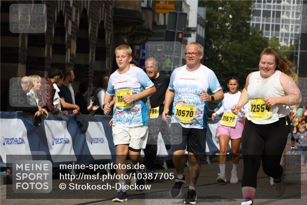 13.09.2026 - 21. swb-Marathon Bremen Strokosch-Dieckow http://msf.ph/oto/10387705 13.09.2026 11:09:12 Ziel 10217, 10399, 10455, 10469, 10599, 11011, 11053, 11074, 11358, 11421, 11434, 11531, 11710, 11718, 11812, 11905, 12256, 12353, 12438, 12517, 10314, 10556, 10664, 10686, 10694, 10769, 10823, 10981, 10983, 11225, 11764, 11882, 11883, 11914, 11915, 11995, 12322, 12491, 13607 meine-sportfotos.de