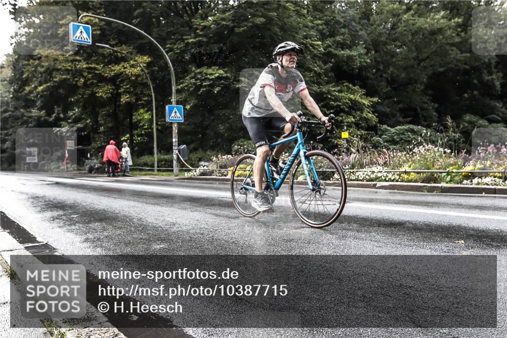 13.09.2026 - Stadtparktriathlon H.Heesch http://msf.ph/oto/10387715 13.09.2026 12:18:48 Radfahren 1008, 1029, 1086, 1093 meine-sportfotos.de
