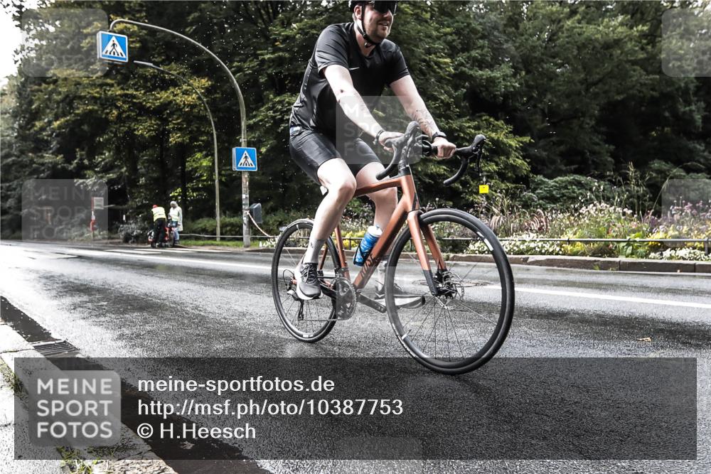 13.09.2026 - Stadtparktriathlon H.Heesch http://msf.ph/oto/10387753 13.09.2026 12:18:59 Radfahren 951, 1033, 1102 meine-sportfotos.de