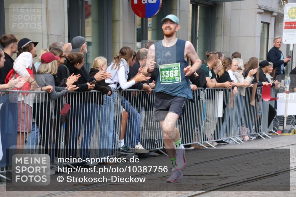 13.09.2026 - 21. swb-Marathon Bremen Strokosch-Dieckow http://msf.ph/oto/10387756 13.09.2026 12:56:58 Ziel 365, 850, 1875, 2986, 3368, 5912, 6264, 365, 573, 901, 1288, 6201, 7118, 7671 meine-sportfotos.de