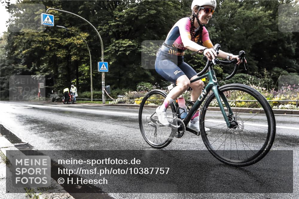 13.09.2026 - Stadtparktriathlon H.Heesch http://msf.ph/oto/10387757 13.09.2026 12:19:03 Radfahren 1106, 1132 meine-sportfotos.de