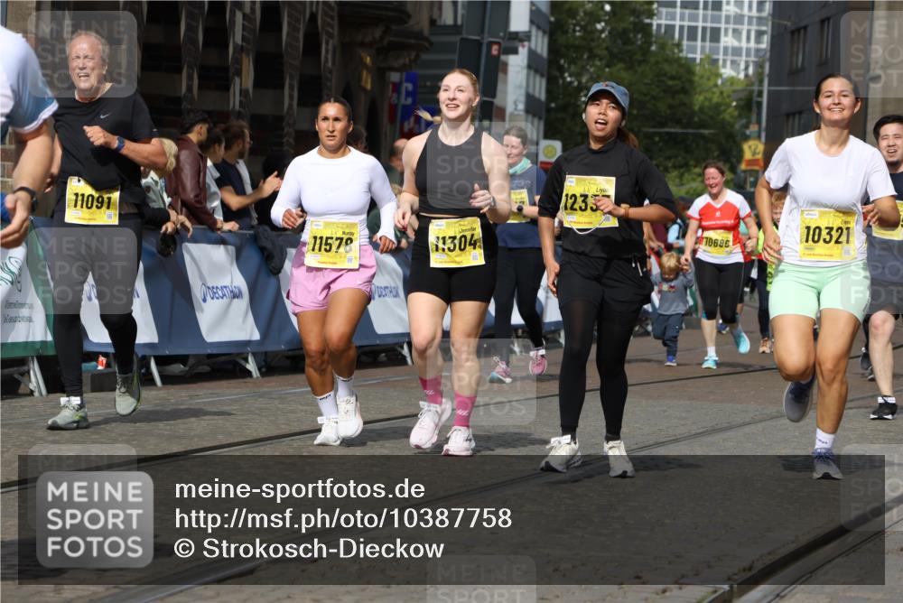 13.09.2026 - 21. swb-Marathon Bremen Strokosch-Dieckow http://msf.ph/oto/10387758 13.09.2026 11:09:15 Ziel 10217, 10455, 10469, 10599, 10630, 11011, 11053, 11074, 11421, 11434, 11531, 11718, 11812, 11905, 12192, 12256, 12353, 12438, 12517, 12554, 10556, 10664, 10694, 10769, 10823, 10981, 11225, 11764, 11882, 11883, 11914, 11915, 11995, 12322, 12474, 12491, 12532, 13607 meine-sportfotos.de