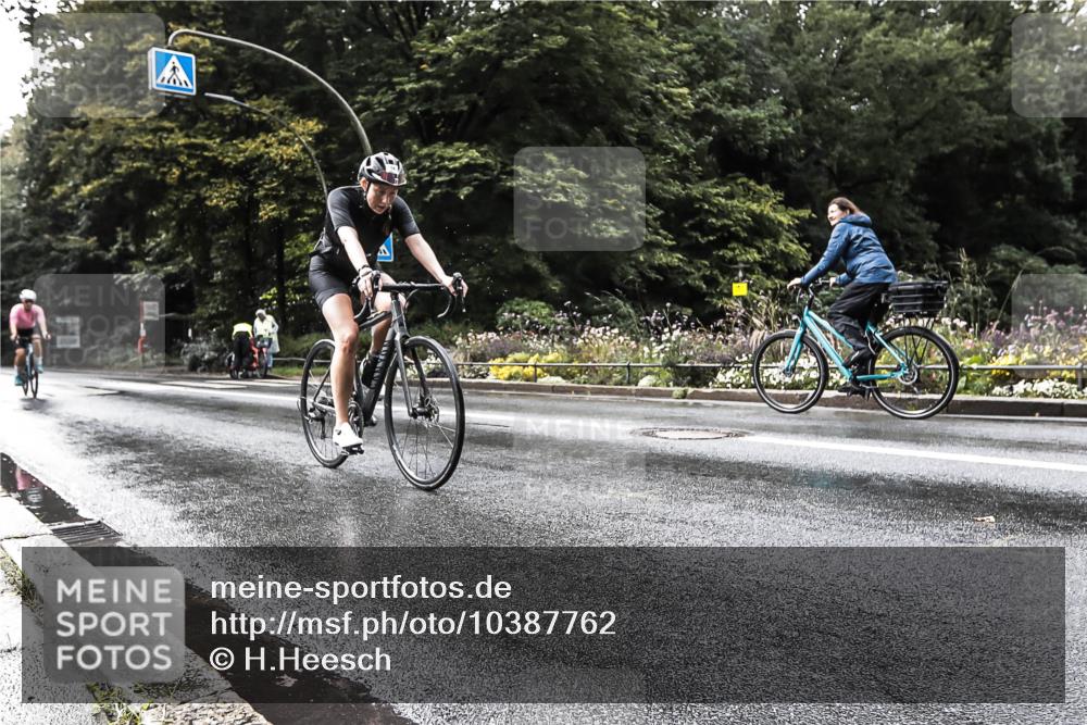 13.09.2026 - Stadtparktriathlon H.Heesch http://msf.ph/oto/10387762 13.09.2026 12:19:17 Radfahren 1145, 1169 meine-sportfotos.de