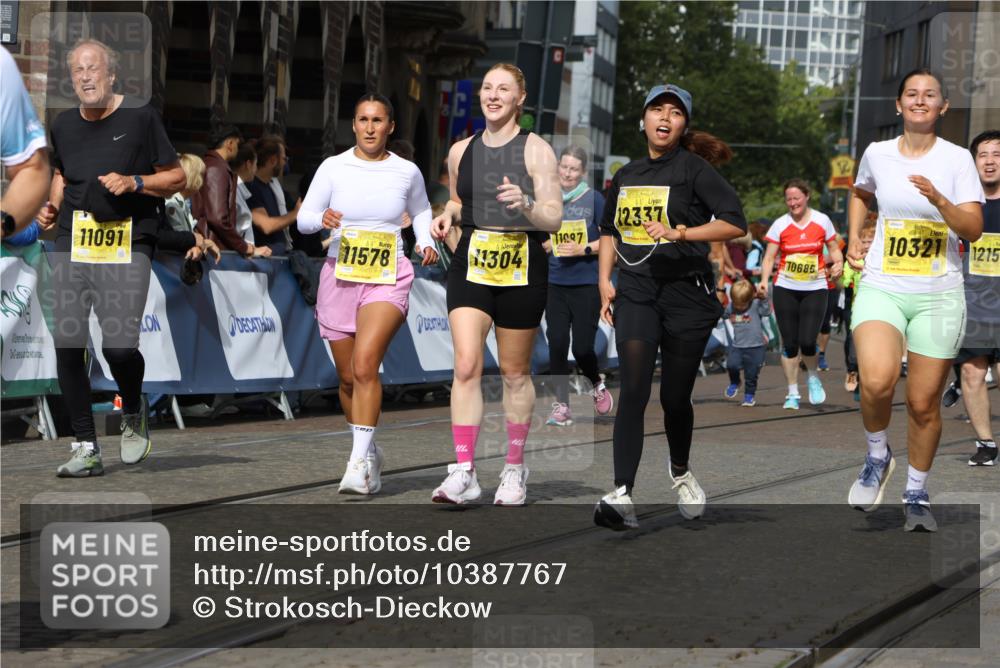 13.09.2026 - 21. swb-Marathon Bremen Strokosch-Dieckow http://msf.ph/oto/10387767 13.09.2026 11:09:15 Ziel 10217, 10455, 10469, 10599, 10630, 11011, 11053, 11074, 11421, 11434, 11531, 11718, 11812, 11905, 12192, 12256, 12353, 12438, 12517, 12554, 10556, 10664, 10694, 10769, 10823, 10981, 11225, 11764, 11882, 11883, 11914, 11915, 11995, 12322, 12474, 12491, 12532, 13607 meine-sportfotos.de
