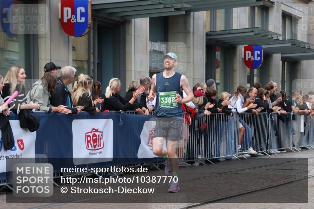 13.09.2026 - 21. swb-Marathon Bremen Strokosch-Dieckow http://msf.ph/oto/10387770 13.09.2026 12:56:59 Ziel 850, 1875, 2986, 3368, 5912, 6264, 365, 573, 901, 6201, 7118, 7671 meine-sportfotos.de