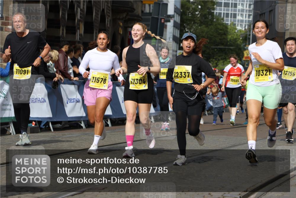 13.09.2026 - 21. swb-Marathon Bremen Strokosch-Dieckow http://msf.ph/oto/10387785 13.09.2026 11:09:15 Ziel 10217, 10455, 10469, 10599, 10630, 11011, 11053, 11074, 11421, 11434, 11531, 11718, 11812, 11905, 12192, 12256, 12353, 12438, 12517, 12554, 10556, 10664, 10694, 10769, 10823, 10981, 11225, 11764, 11882, 11883, 11914, 11915, 11995, 12322, 12474, 12491, 12532, 13607 meine-sportfotos.de