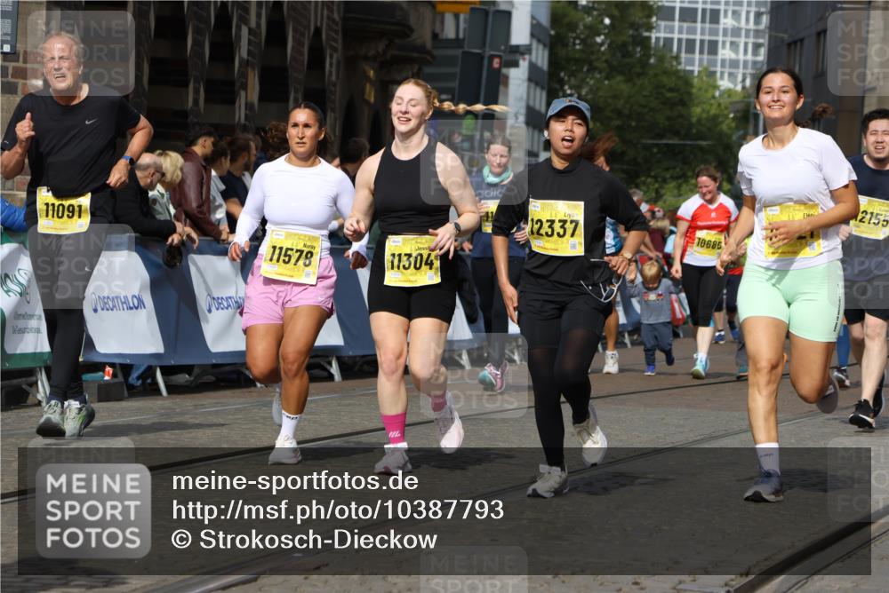 13.09.2026 - 21. swb-Marathon Bremen Strokosch-Dieckow http://msf.ph/oto/10387793 13.09.2026 11:09:15 Ziel 10217, 10455, 10469, 10599, 10630, 11011, 11053, 11074, 11421, 11434, 11531, 11718, 11812, 11905, 12192, 12256, 12353, 12438, 12517, 12554, 10556, 10664, 10694, 10769, 10823, 10981, 11225, 11764, 11882, 11883, 11914, 11915, 11995, 12322, 12474, 12491, 12532, 13607 meine-sportfotos.de