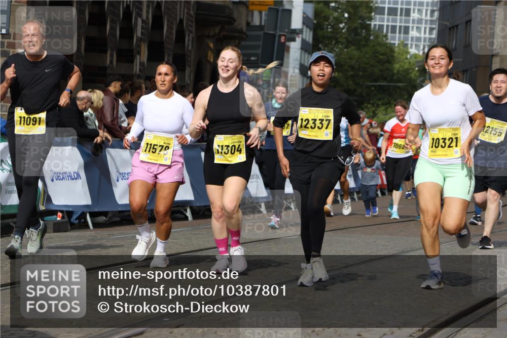 13.09.2026 - 21. swb-Marathon Bremen Strokosch-Dieckow http://msf.ph/oto/10387801 13.09.2026 11:09:16 Ziel 10217, 10455, 10469, 10570, 10599, 10630, 11011, 11053, 11074, 11138, 11434, 11531, 11812, 11905, 12192, 12256, 12353, 12438, 12517, 12554, 10556, 10664, 10694, 10769, 10823, 10981, 11225, 11882, 11883, 11914, 11915, 11995, 12322, 12474, 12491, 12532, 13607 meine-sportfotos.de