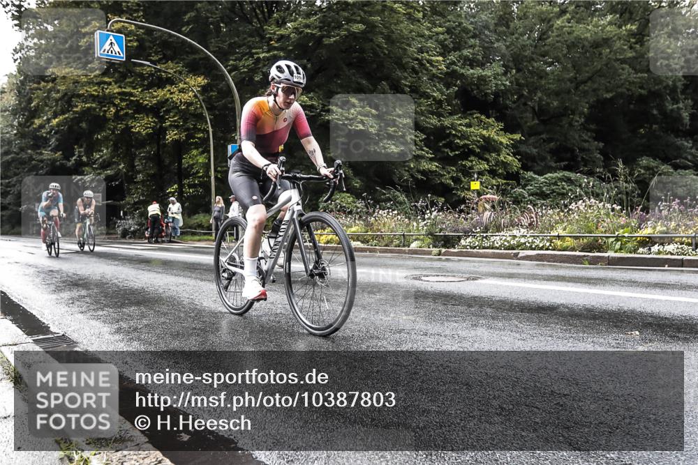 13.09.2026 - Stadtparktriathlon H.Heesch http://msf.ph/oto/10387803 13.09.2026 12:19:39 Radfahren 1045, 1098, 1112, 1177, 1181 meine-sportfotos.de