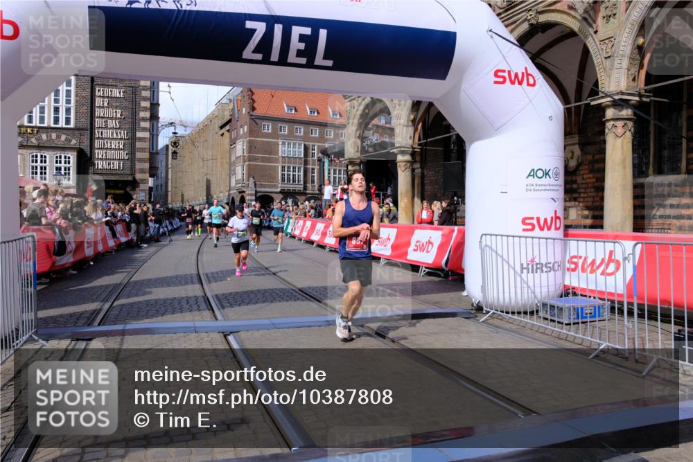 13.09.2026 - 21. swb-Marathon Bremen Tim E. http://msf.ph/oto/10387808 13.09.2026 13:28:27 Ziel 1343, 1460, 2977, 3114, 3334, 4506, 5250, 5360, 5889, 6182, 7926, 8656, 9167, 9168, 9543, 9738, 9881, 13069 meine-sportfotos.de