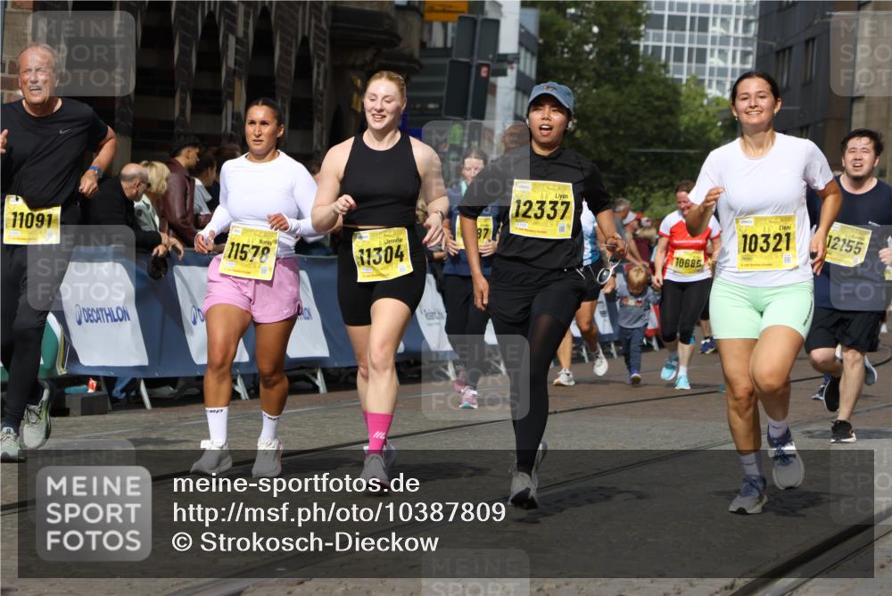 13.09.2026 - 21. swb-Marathon Bremen Strokosch-Dieckow http://msf.ph/oto/10387809 13.09.2026 11:09:16 Ziel 10217, 10455, 10469, 10570, 10599, 10630, 11011, 11053, 11074, 11138, 11434, 11531, 11812, 11905, 12192, 12256, 12353, 12438, 12517, 12554, 10556, 10664, 10694, 10769, 10823, 10981, 11225, 11882, 11883, 11914, 11915, 11995, 12322, 12474, 12491, 12532, 13607 meine-sportfotos.de