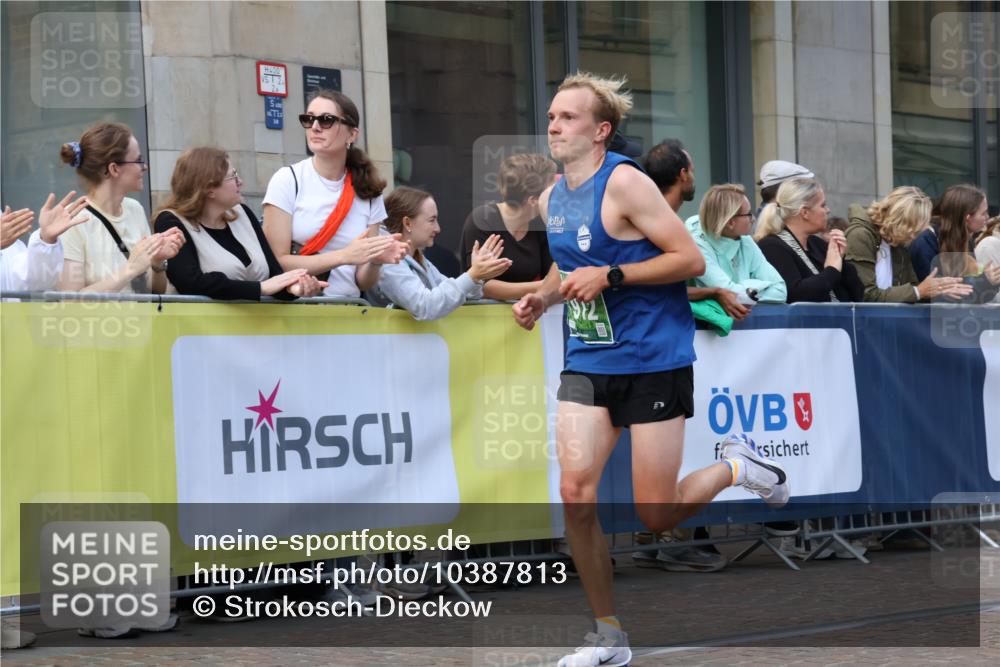 13.09.2026 - 21. swb-Marathon Bremen Strokosch-Dieckow http://msf.ph/oto/10387813 13.09.2026 12:57:03 Ziel 850, 1875, 2986, 3368, 5912, 6264, 365, 573, 6201, 7118, 7671 meine-sportfotos.de