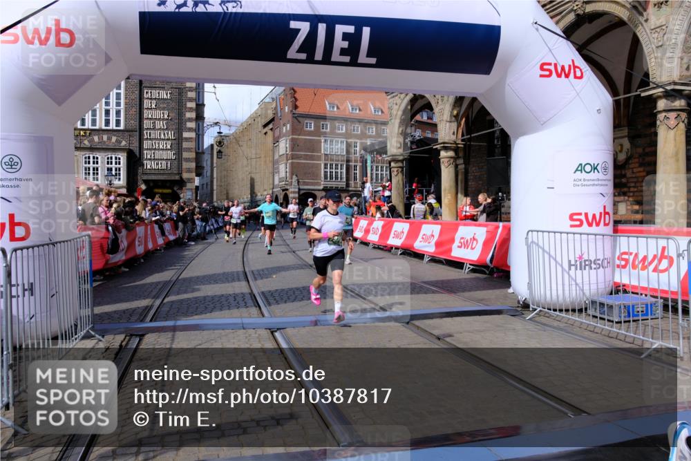13.09.2026 - 21. swb-Marathon Bremen Tim E. http://msf.ph/oto/10387817 13.09.2026 13:28:28 Ziel 1343, 1460, 2977, 3114, 3334, 4506, 5250, 5360, 5889, 6182, 7926, 8656, 9167, 9168, 9543, 9738, 9881 meine-sportfotos.de