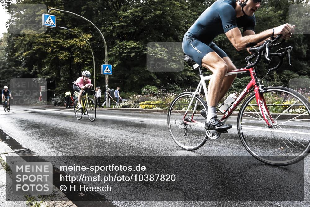 13.09.2026 - Stadtparktriathlon H.Heesch http://msf.ph/oto/10387820 13.09.2026 12:19:48 Radfahren 980, 1037, 1077 meine-sportfotos.de