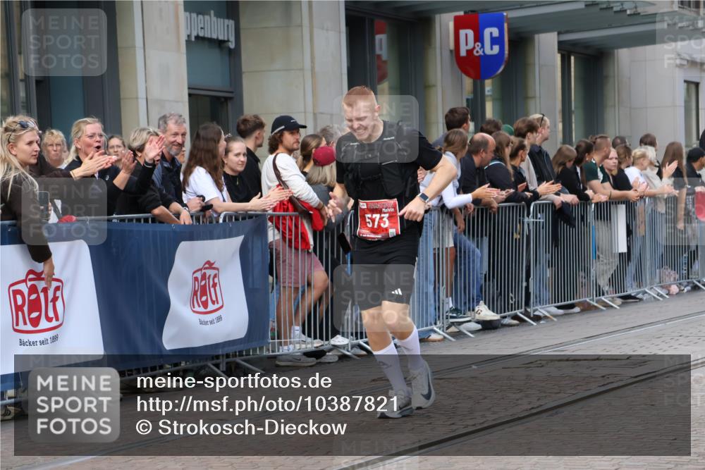 13.09.2026 - 21. swb-Marathon Bremen Strokosch-Dieckow http://msf.ph/oto/10387821 13.09.2026 12:57:07 Ziel 850, 919, 1875, 2986, 4795, 5912, 6264, 365, 573, 850, 3368, 6201, 7118, 7671 meine-sportfotos.de