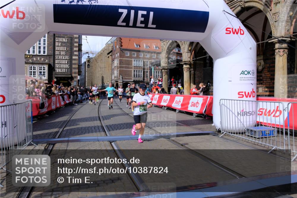 13.09.2026 - 21. swb-Marathon Bremen Tim E. http://msf.ph/oto/10387824 13.09.2026 13:28:28 Ziel 1343, 1460, 2977, 3114, 3334, 4506, 5250, 5360, 5889, 6182, 7926, 8656, 9167, 9168, 9543, 9738, 9881 meine-sportfotos.de
