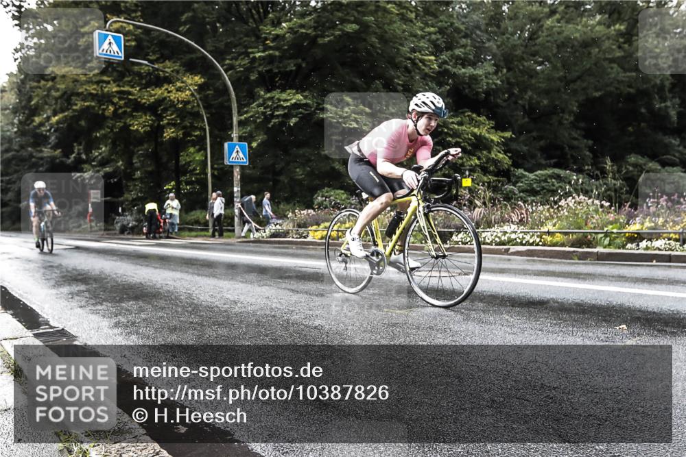 13.09.2026 - Stadtparktriathlon H.Heesch http://msf.ph/oto/10387826 13.09.2026 12:19:48 Radfahren 980, 1037, 1077 meine-sportfotos.de