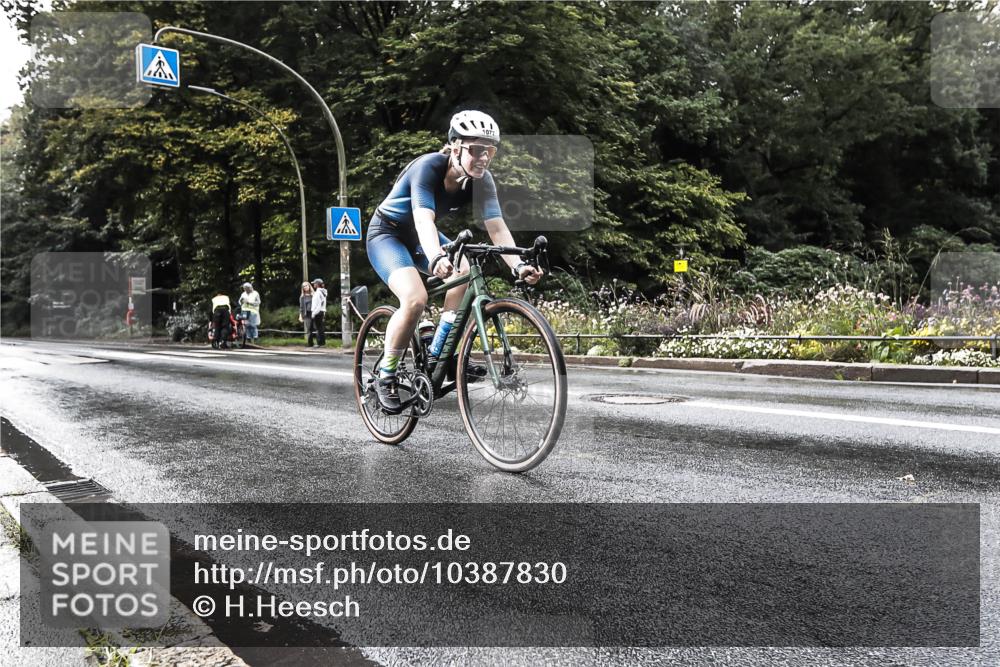 13.09.2026 - Stadtparktriathlon H.Heesch http://msf.ph/oto/10387830 13.09.2026 12:19:49 Radfahren 980, 1037, 1077 meine-sportfotos.de