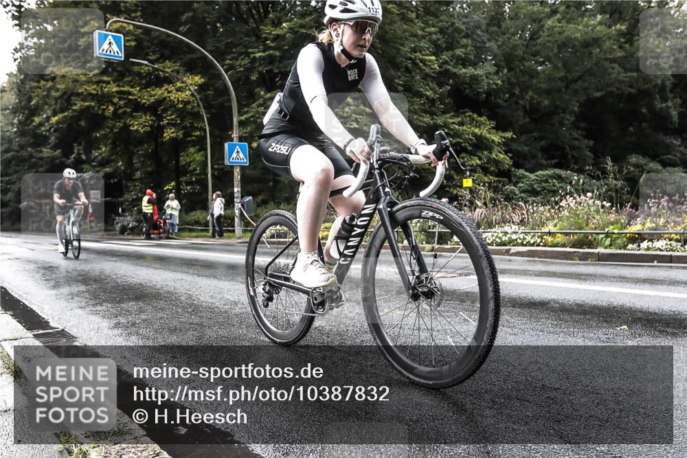 13.09.2026 - Stadtparktriathlon H.Heesch http://msf.ph/oto/10387832 13.09.2026 12:19:56 Radfahren 970, 1090, 1137, 1157 meine-sportfotos.de