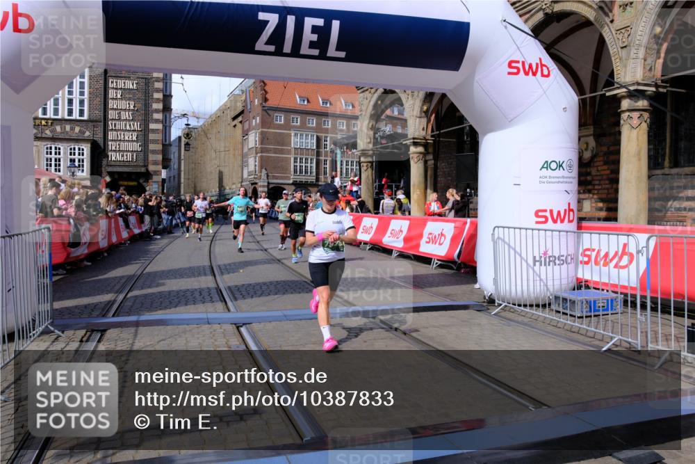 13.09.2026 - 21. swb-Marathon Bremen Tim E. http://msf.ph/oto/10387833 13.09.2026 13:28:28 Ziel 1343, 1460, 2977, 3114, 3334, 4506, 5250, 5360, 5889, 6182, 7926, 8656, 9167, 9168, 9543, 9738, 9881 meine-sportfotos.de